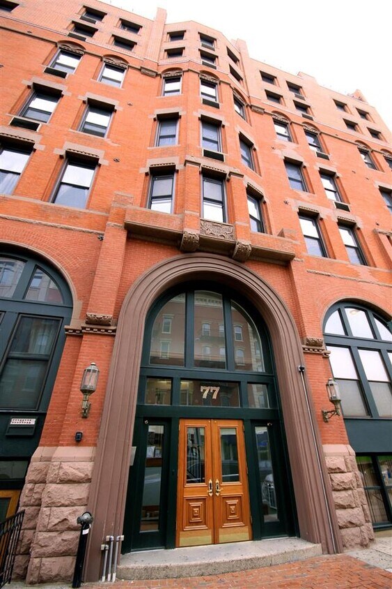 Primary Photo - 77 River St
