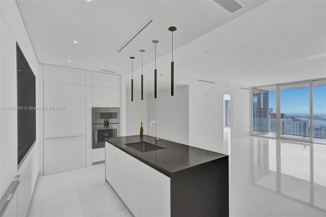 Building Photo - 300 Biscayne Boulevard Way