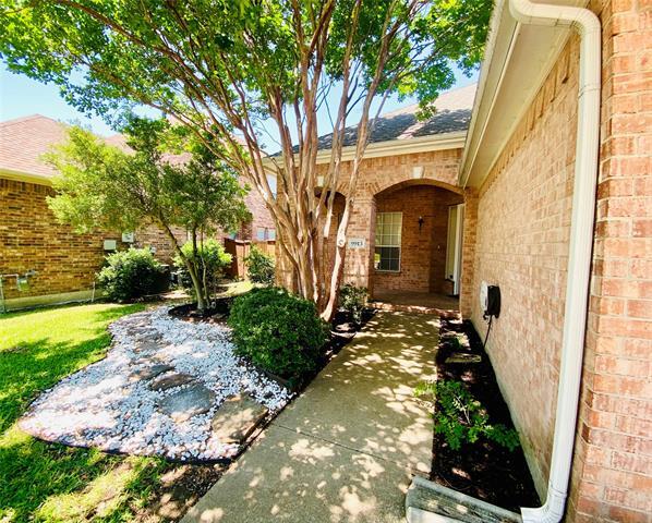 Building Photo - 9913 Links Fairway Dr
