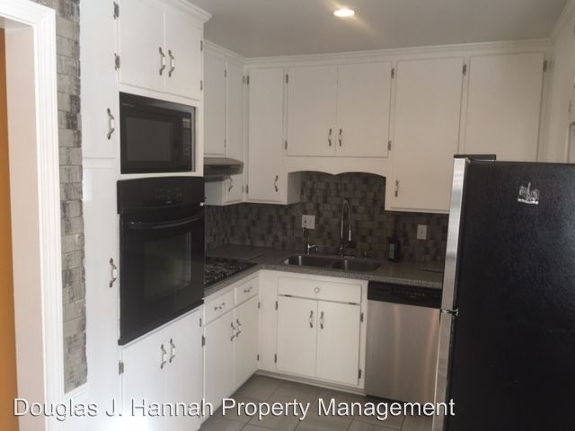 Building Photo - 2 br, 2.5 bath House - 8365 Somerset Drive