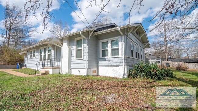 Building Photo - 901 Hermitage Dr