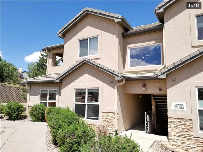 Foto del edificio - 555 Cougar Bluff Pt