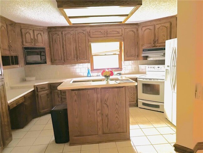 Foto del edificio - 5207 W Shore Dr SW