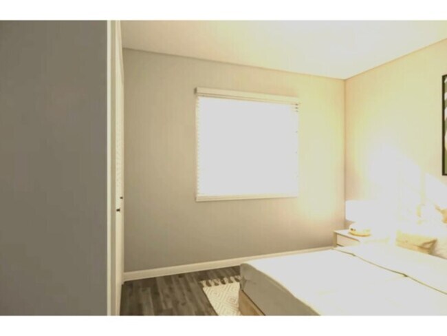 Foto del edificio - 8120 Spring HIll Dr