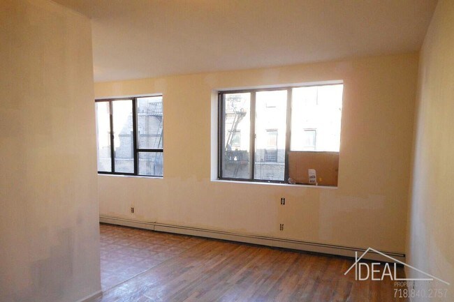 Foto del edificio - 18 Willoughby Ave