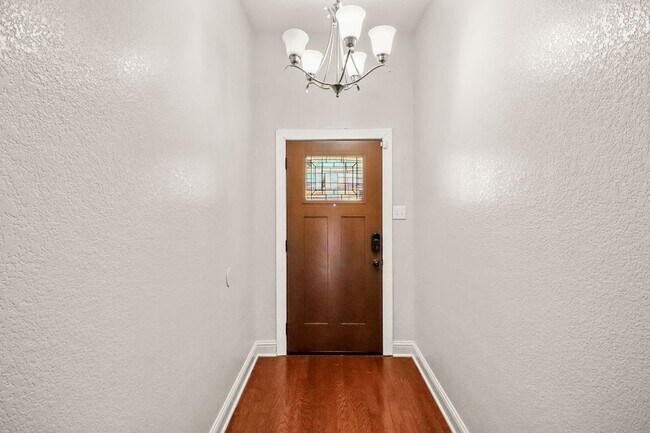 Foto del edificio - 1075 Wood Stream Dr