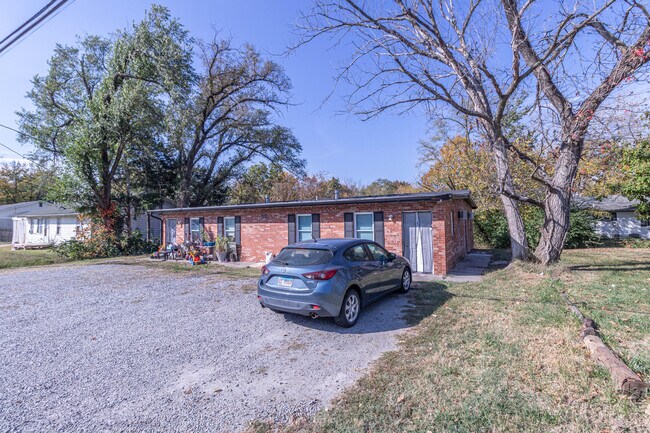 Building Photo - 6151 N Wagon Trail Rd