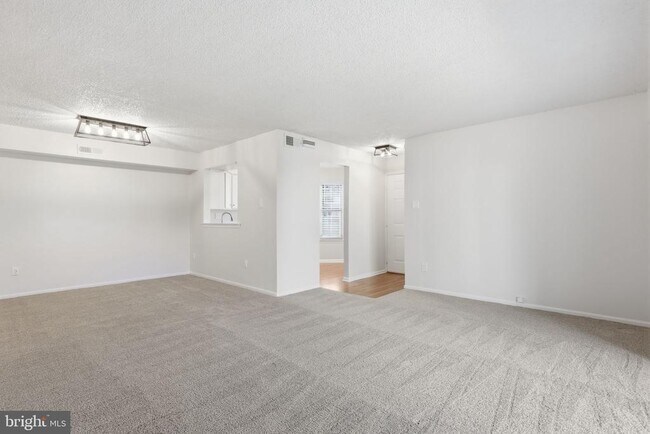 Foto del edificio - 2014 Barry Ct