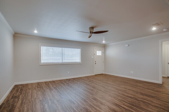 Building Photo - Pre-leasing for July!
