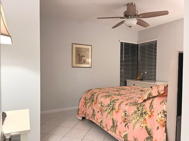 Foto del edificio - 8571 Boca Glades Blvd W