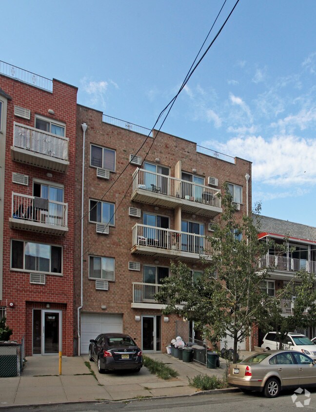 Primary Photo - 141-41 Pershing Cir