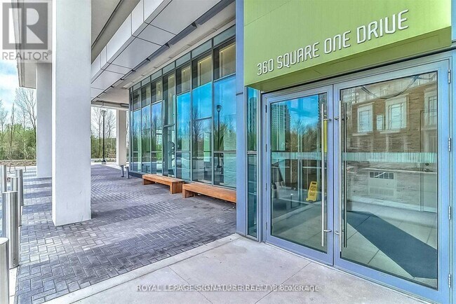 Photo du bâtiment - 360 Square One Dr