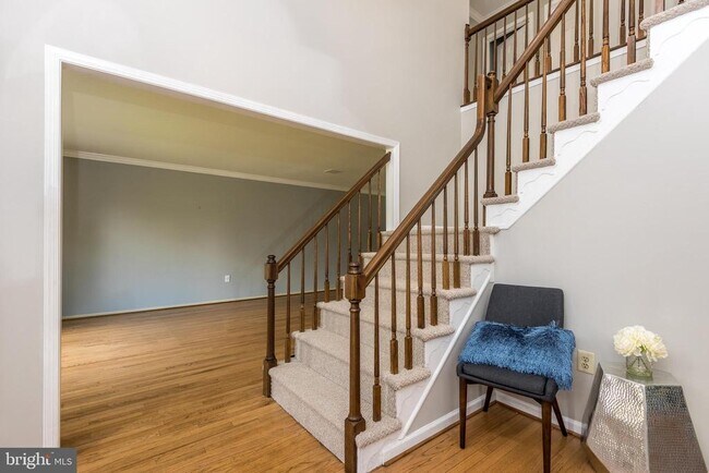 Building Photo - 2055 Country Club Dr