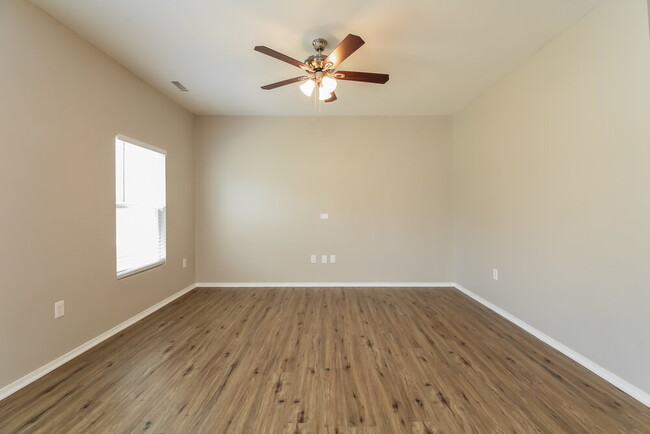 Building Photo - 177 Norwich Dr