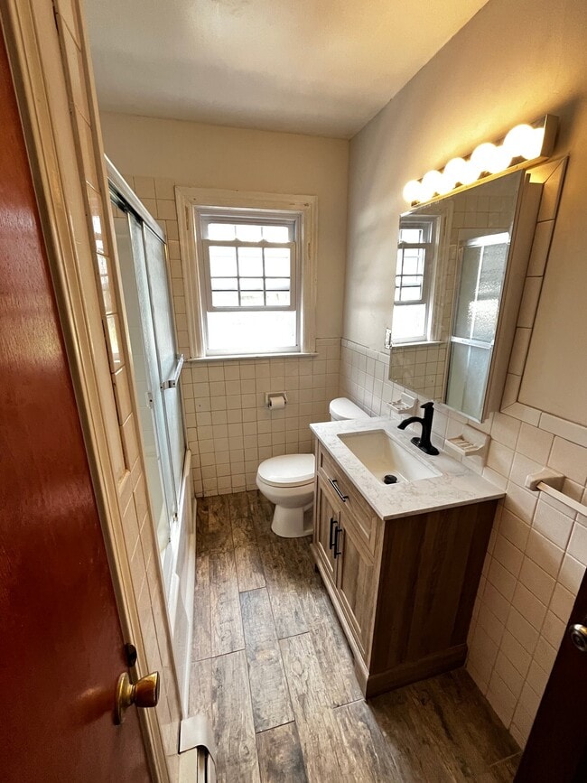 Foto del edificio - 108 Ruden St