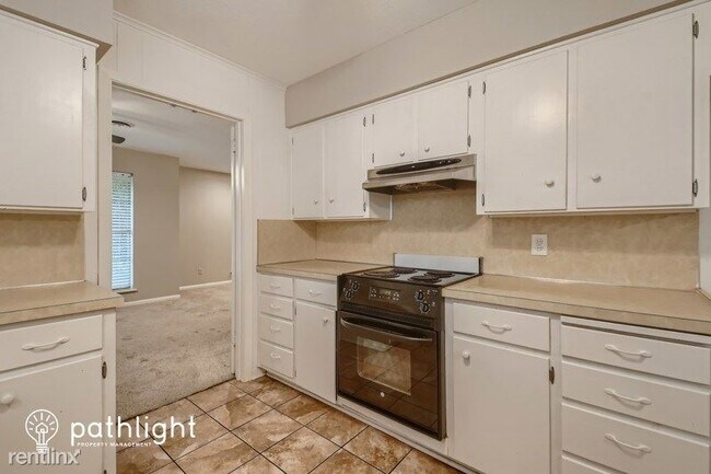 Building Photo - 3 br, 2.5 bath House - 908 Hilton Place UNIT