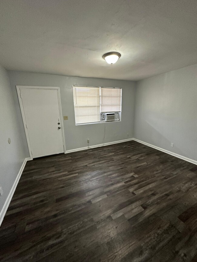 Building Photo - 2002 Palafox St