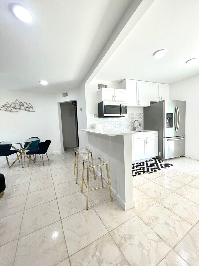 Building Photo - 420 S 61st Ter