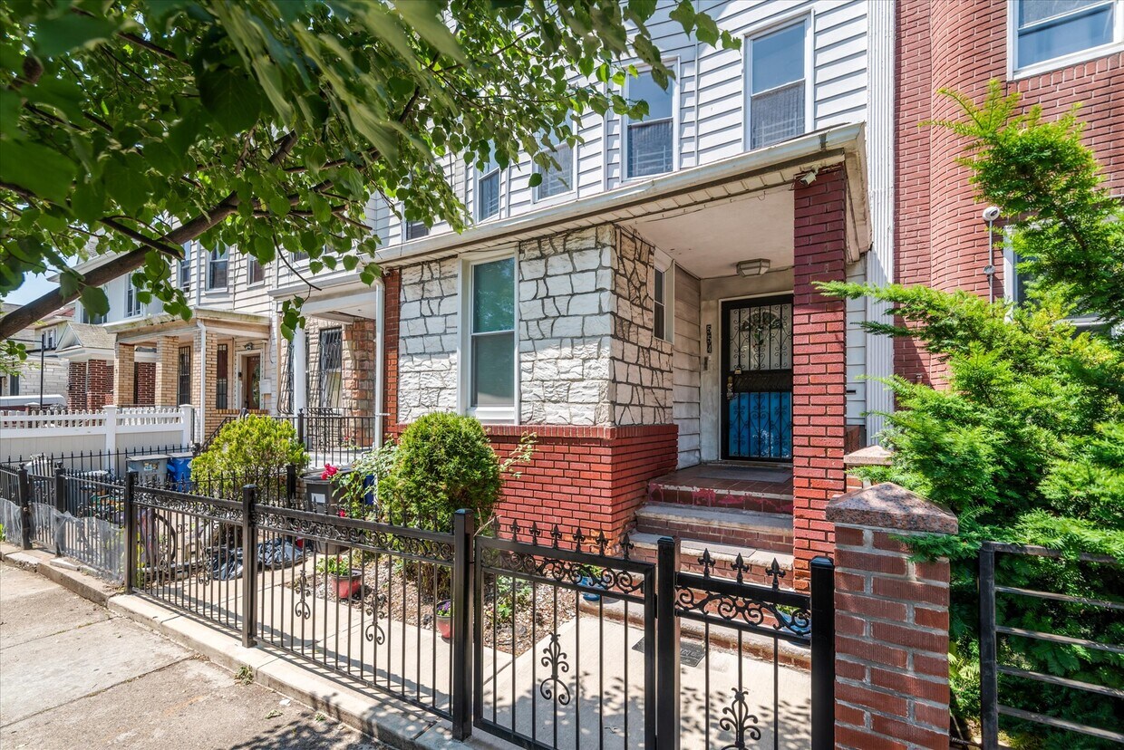 Foto principal - 554 E 34th St