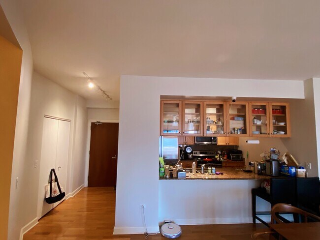 Kitchen - 1335 S Prairie Ave