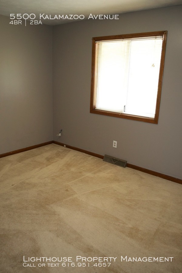 Foto del edificio - Four Bedroom Duplex in Kentwood