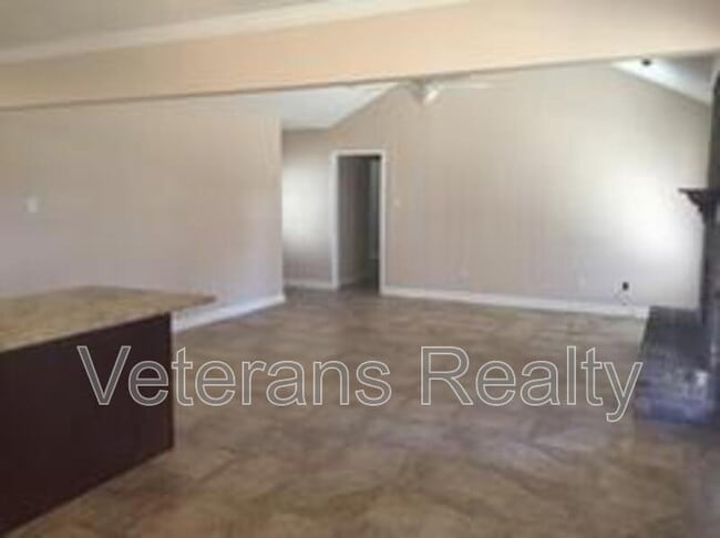 Building Photo - 2135 Baywood Dr