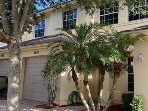 Building Photo - 9949 E Villa Cir