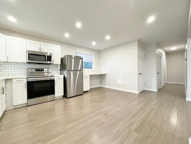 Building Photo - 256 Glennie Ave