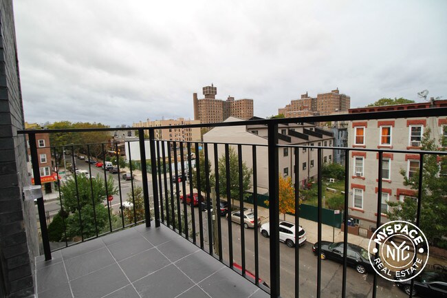 Foto del edificio - 224 Vernon Ave