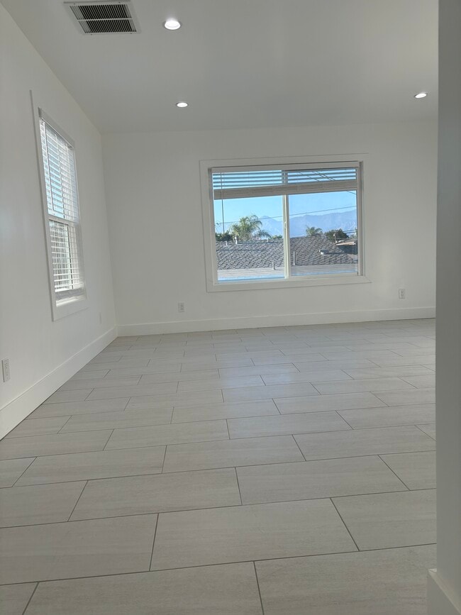 306 W Adams Ave