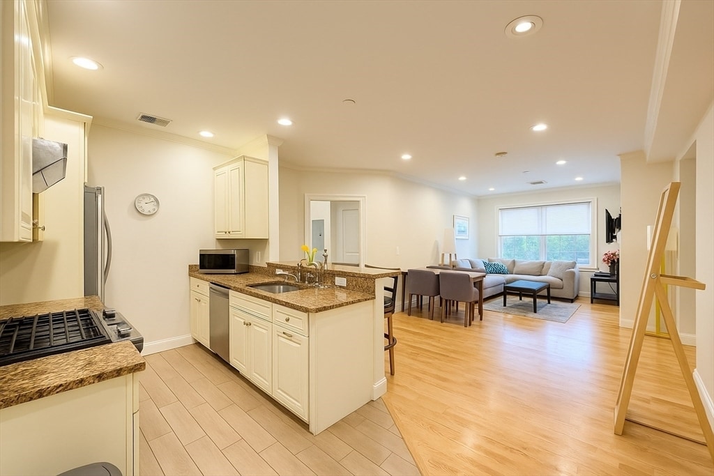 Foto principal - 463 Rutherford Ave