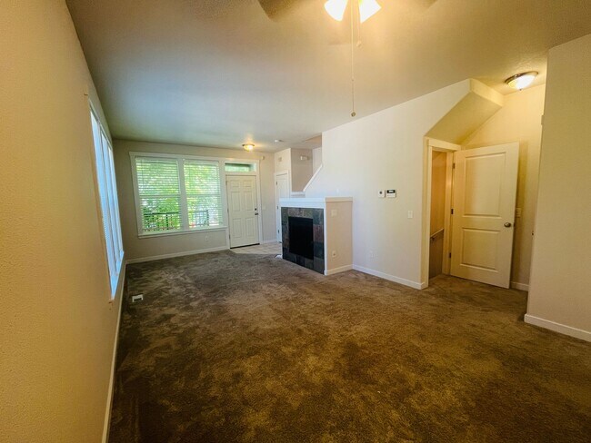 Foto del edificio - Convenient townhome in small community - f...