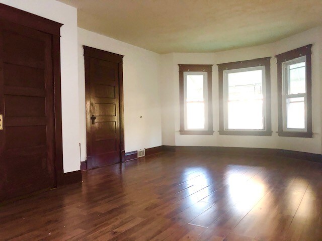 Primary Photo - 194 Claremont Ave