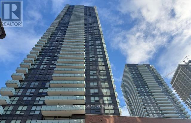 Photo du bâtiment - 430 Square One Dr