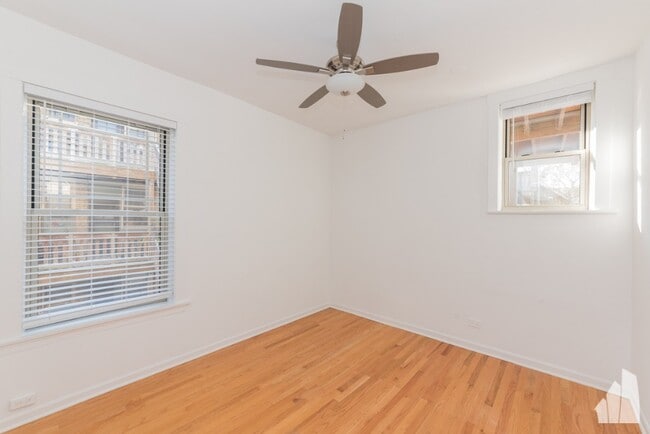 Building Photo - 1212 W Lunt Ave