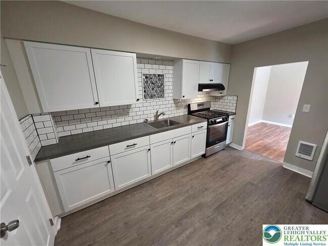 Foto del edificio - 944 Sullivan St