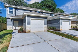 Building Photo - 918 Shady Ln