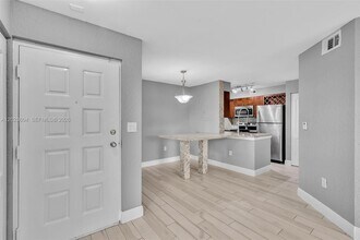 Building Photo - 2851 N Oakland Forest Dr