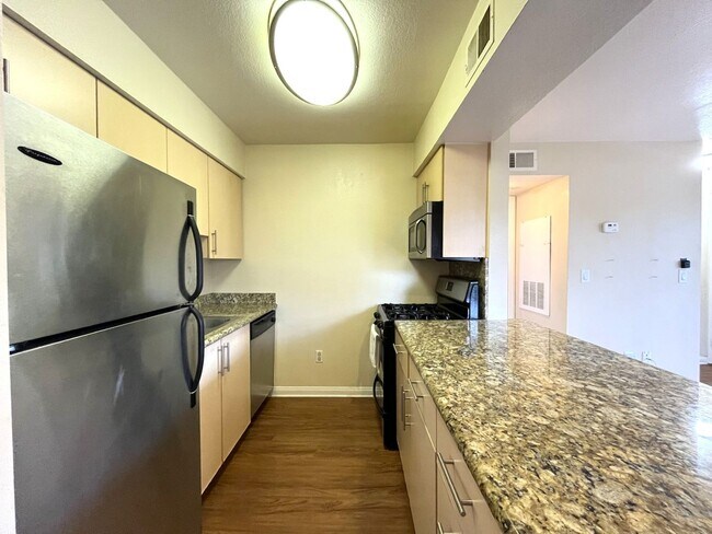 Foto del edificio - 2160 Highpointe Dr