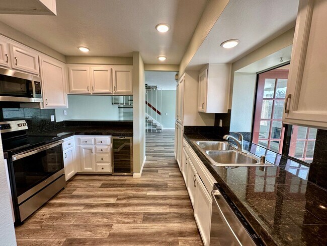 Foto del edificio - Stunning Upgraded Townhome in Rancho Berna...