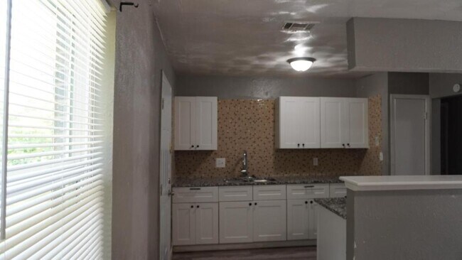Building Photo - 14009 Cimarron Dr