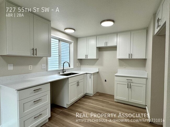 Building Photo - 727 55th St SW