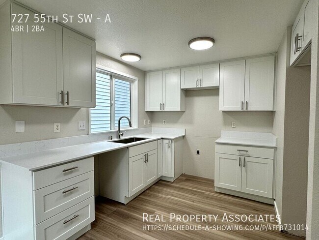 Foto del edificio - 727 55th St SW
