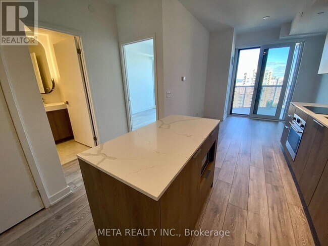 Photo du bâtiment - 15 Holmes Ave