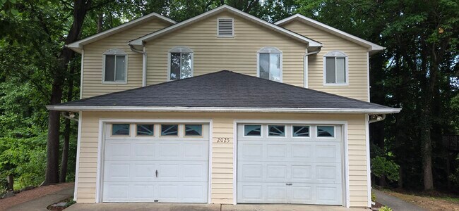 Foto del edificio - 2025A Stoneycreek Dr
