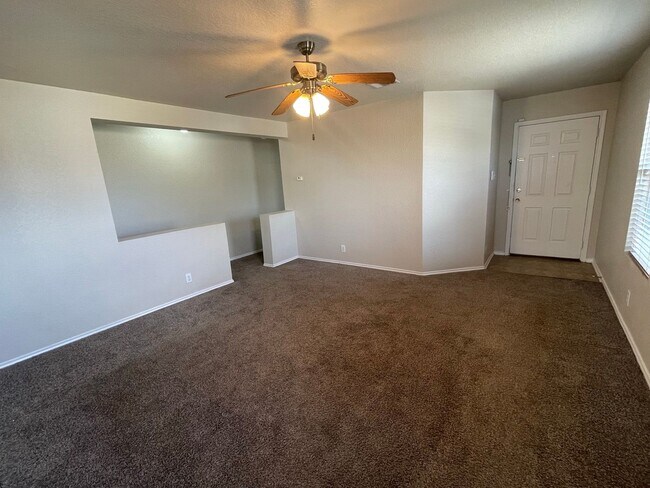 Building Photo - Charming Home in Bradbury Court!