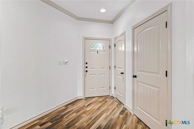 Foto del edificio - 1005 Tripp Ln