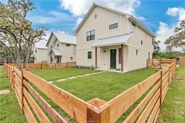 Building Photo - 3901 Aspen St