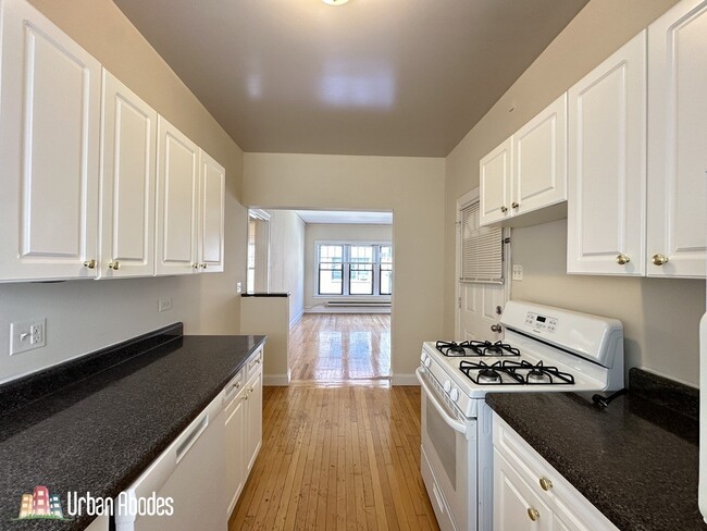 Building Photo - 1137 Oak Ave