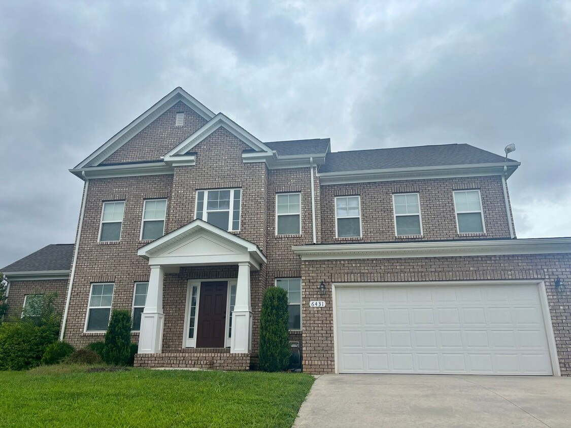 Primary Photo - Fairlawn, 5 BR / 3.5 BA Available Sept 1st